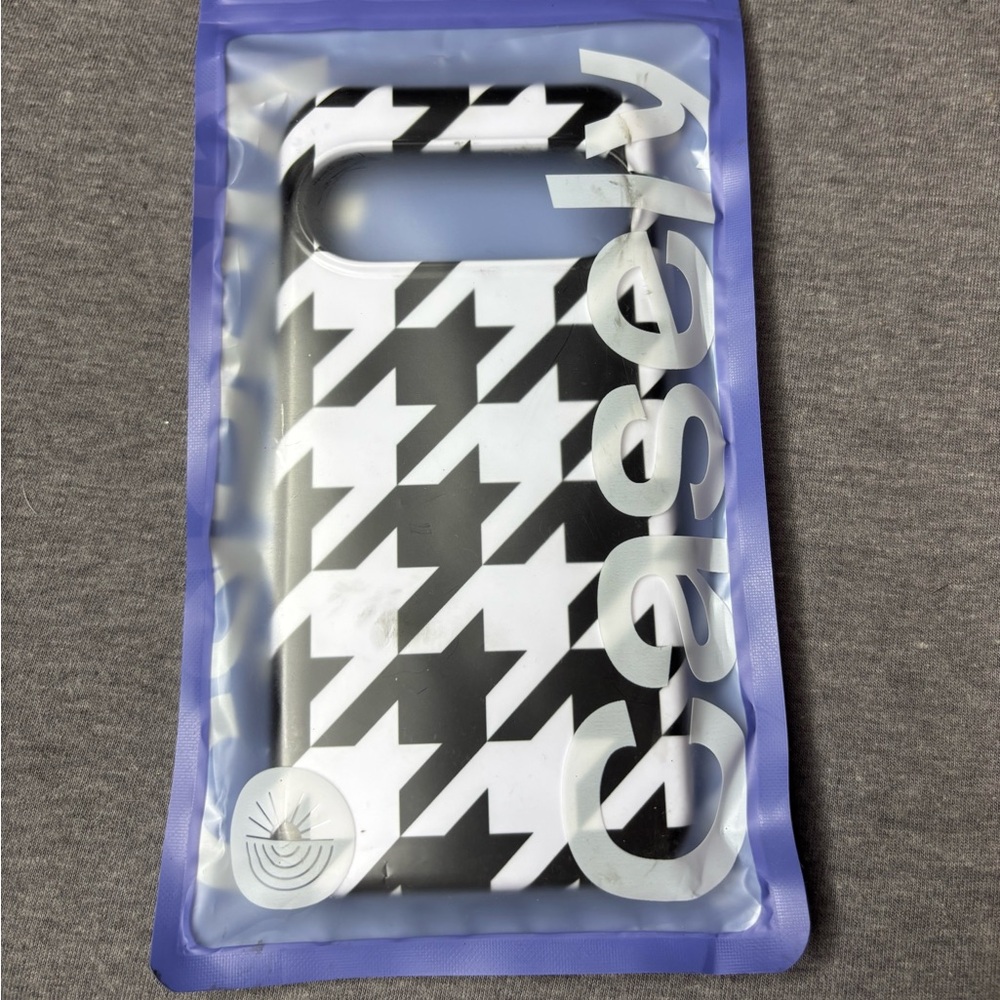 Casely Houndstooth Black & White Google Pixel 10 PRO Tough Glossy Magsafe NEW